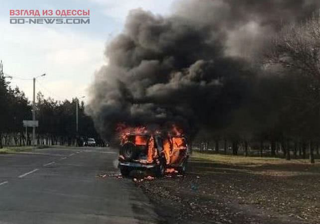 В Одесской области во время движения загорелся автомобиль полиции