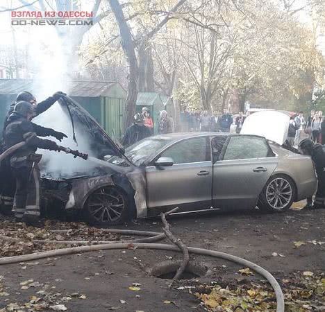В Одессе сожгли иномарку возле суда