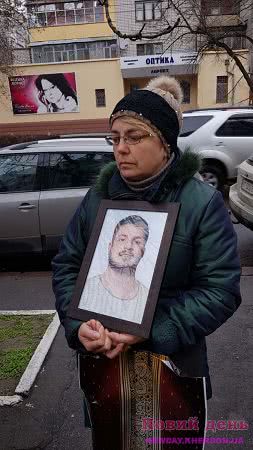 Нацкорпус "атаковал" облпрокуратуру файерами в Херсоне 