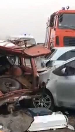 Під Одесою через туман зіткнулось понад десяток авто. Є постраждалі