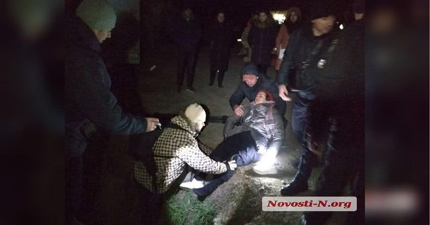 В ожидании Зеленского: тележурналистка сломала ногу в порту Очакова, готовясь к приезду президента