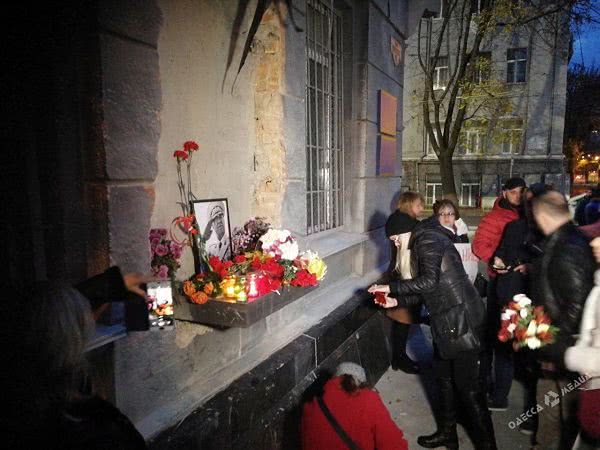 В Одессе у здания Приморского военкомата митингуют (фото)
