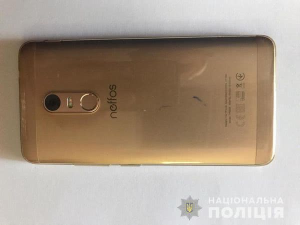 В маршрутке под Одессой мужчина ограбил двух школьников. Фото