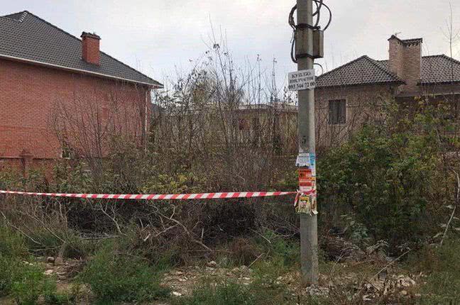 В Одессе на заброшенном участке нашли труп молодой женщины