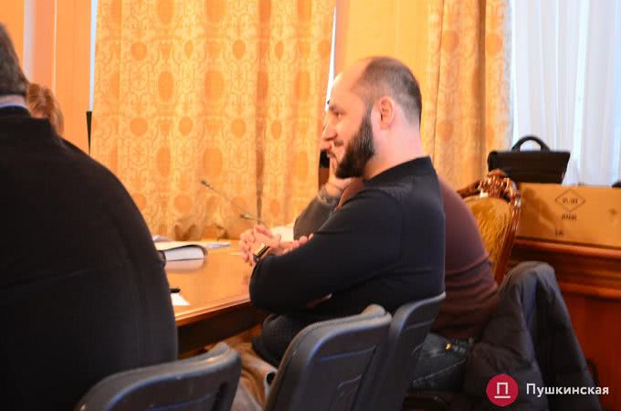 В мэрии говорят, что забор над пляжем «Россия», возможно, незаконный