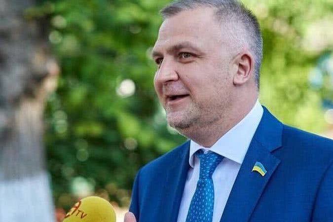 Услід за автомобілем в Одесі спалили магазин соратника Труханова: відео