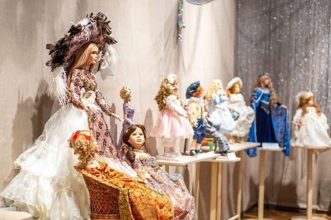 В одесском музее открыли выставку удивительных кукол (фото)