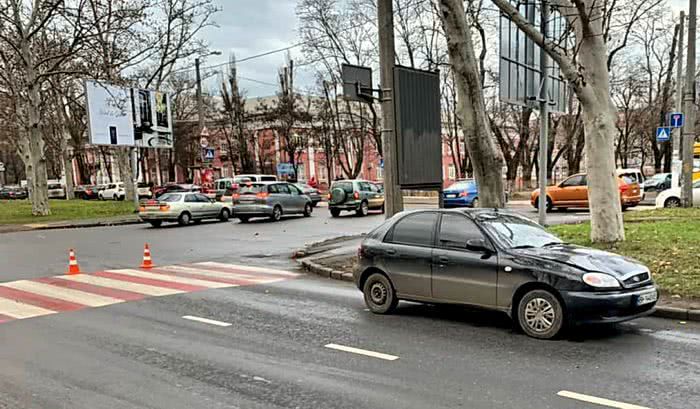 На Адмиральском проспекте пешеход погиб под колесами автомобиля