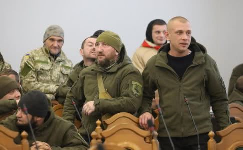 Во Львове титушки-АТОшники, чтобы доказать что они не "титушки" выбили двери и ворвались на сессию горсовета