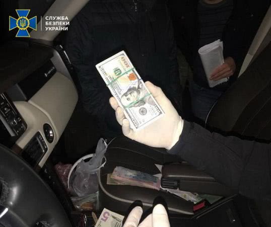 У курортній Затоці СБУ викрила трьох чиновників на хабарі у $87 тисяч