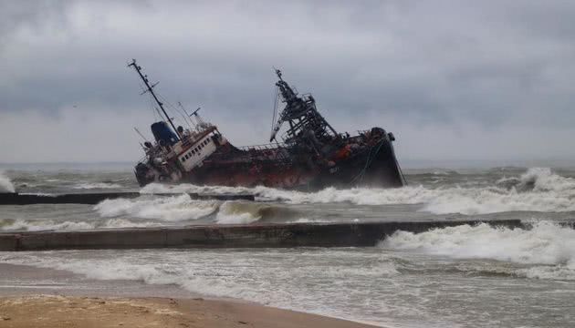 На місці аварії танкера Delfi взяли проби води
