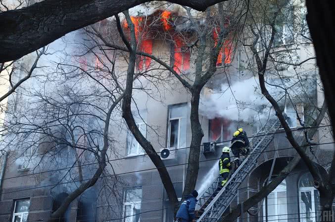 Кількість жертв пожежі в одеському коледжі збільшилася до семи