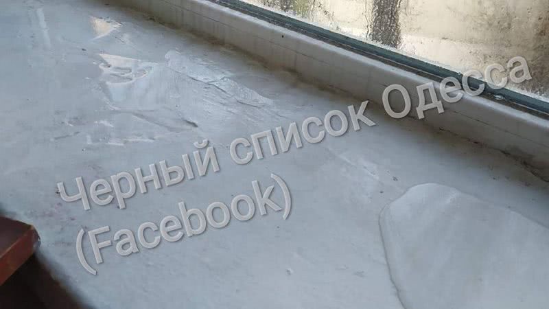 Вода капает с потолка: одесские школьники вынуждены учиться в разрушающемся здании