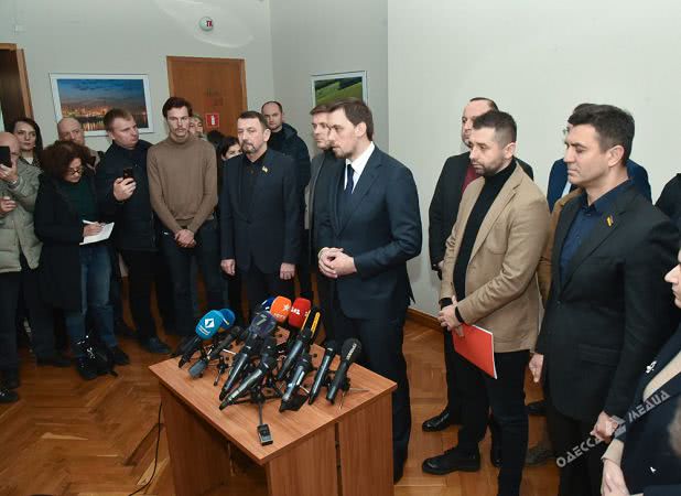 Премьер-министр отстранил от работы главу управления образования ОГА