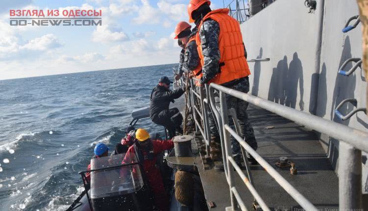 В Одессе проведены военно-морские учения при взаимодействии с французским корветом