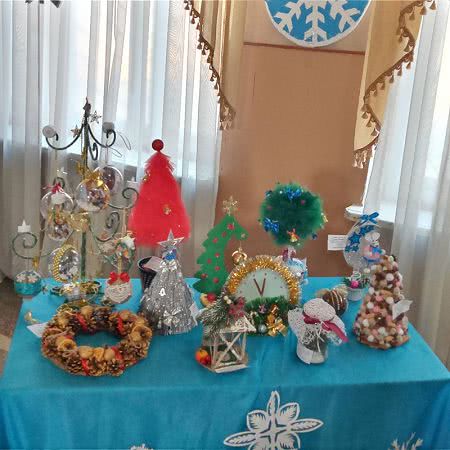 В Арцизе дети защищают живые ёлки (фото)