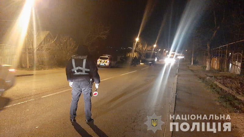 В ДТП под Одессой пострадало восемь человек: часть из них пришлось доставать спасателям