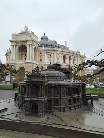 В Одесі з’явилися мініатюрні театр і палац