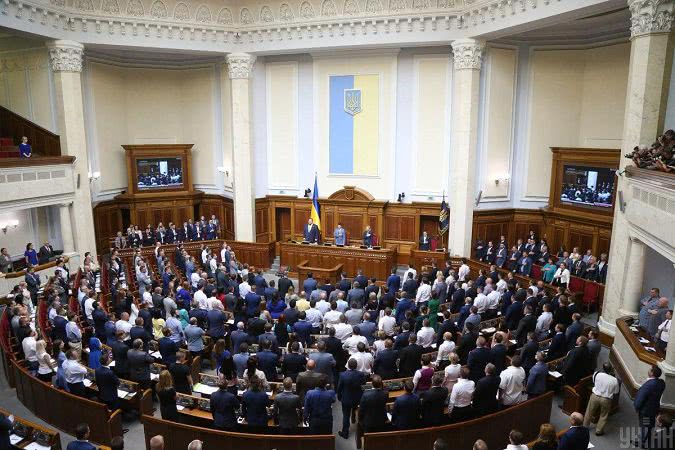 Рада хвилиною мовчання вшанувала постраждалих під час пожежі в Одесі