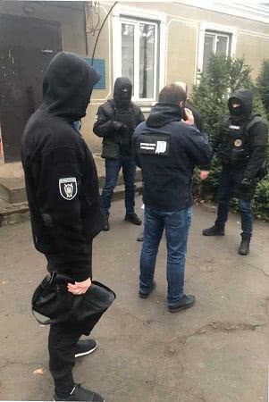 Угрожал свидетелю: в Одесской области полицейский «погорел» на взятке