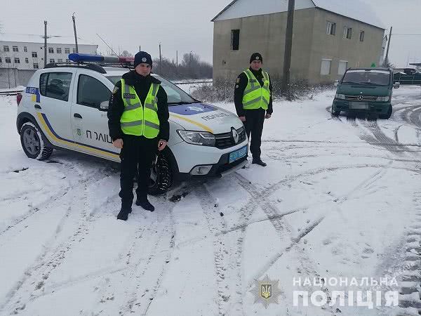 Первый снег в Одесской области привел к затрудненному движению на дорогах (фото)