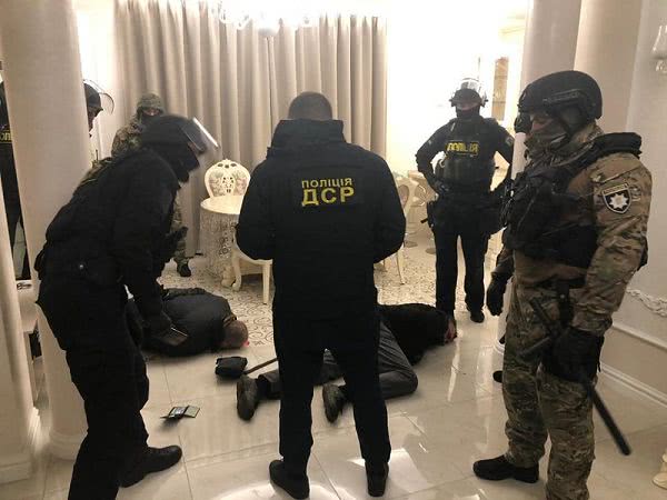 Оружие, амфетамин, разбои: в Одесской области задержали преступную группировку (фото)