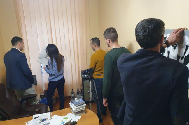 Детективы НАБУ проводят обыски на телеканале «Думская TV» в Одессе