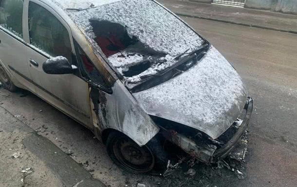 Журналистам во Львовской области неизвестный поджег автомобиль