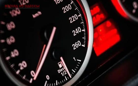 В Одессе на видео попал очередной автохам, жертвой которого могли стать мать с ребенком