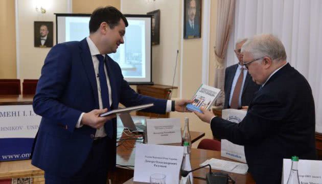 Рада готова працювати над підтримкою освітньої галузі — Разумков