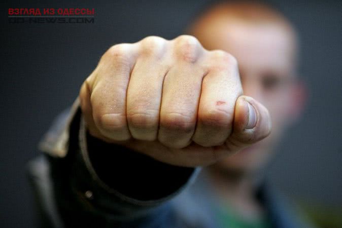 В Одессе пьяный водитель набросился с кулаками на полицейского
