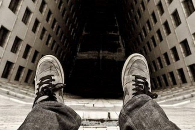 В Одессе 19-летний парень выбросился с балкона высотки. Это третий случай за месяц