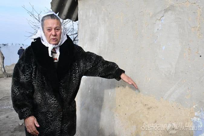 Под угрозой обвала оказались дома на берегу озера в Одесской области (фоторепортаж, видео)