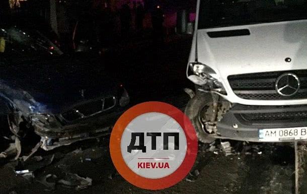 На Житомирщине пьяный полицейский врезался в микроавтобус и скрылся