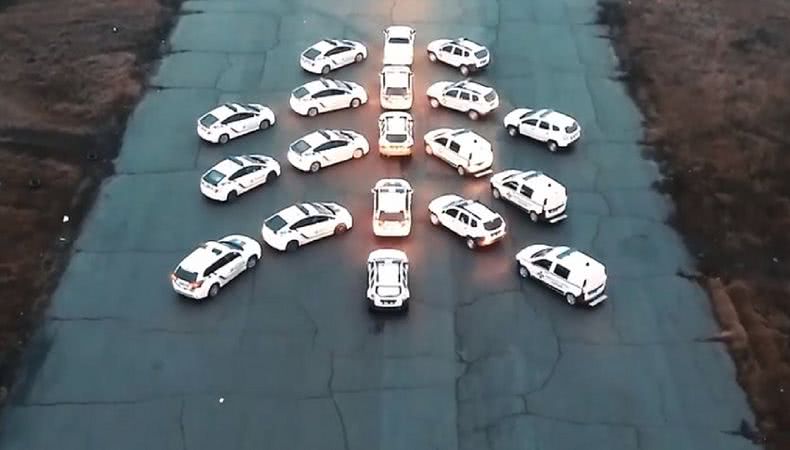 Ялинка з патрульних авто: нацгвардійці та поліцейські Одеси оригінально привітали зі святами