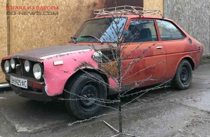 В Одессе готовят к открытию новый арт-объект в виде колючей ёлочки