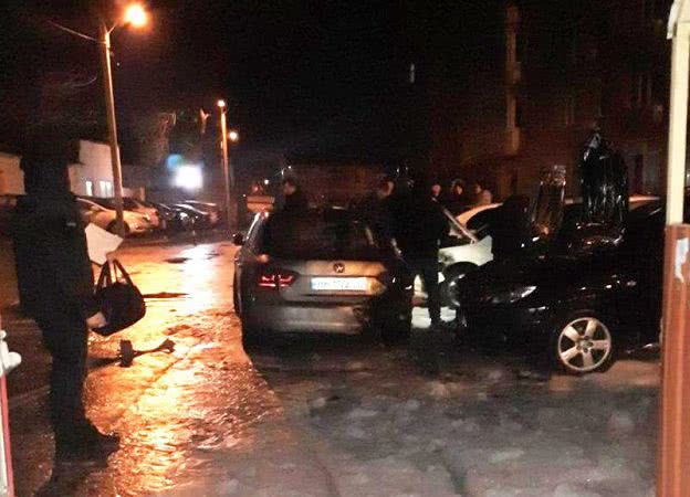 В Одессе ночью загорелись сразу четыре авто