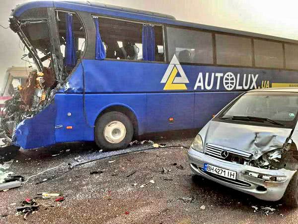 Под Одессой из-за тумана и гололеда всего произошло 5 аварий, 2 человека погибло, 32 автомобиля повреждены