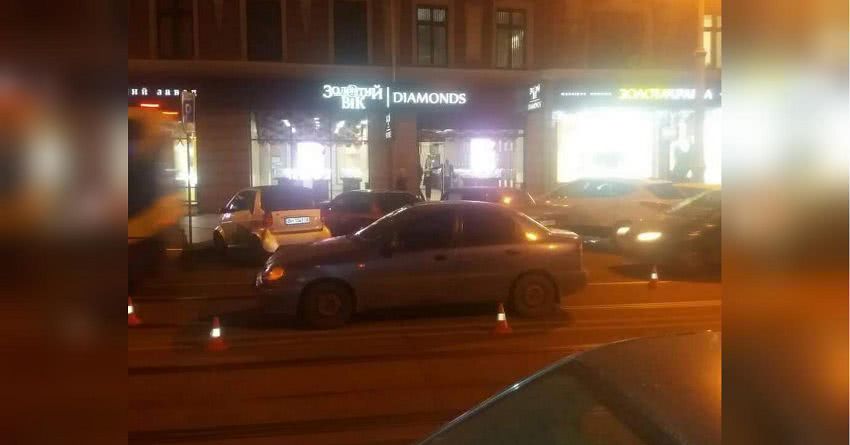 В центре Одессы полицейский на авто сбил женщину с ребенком