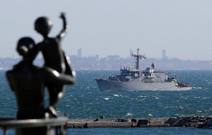 Одеситів закликали обмежити пересування містом і не користуватися власним транспортом через ускладнення погоди