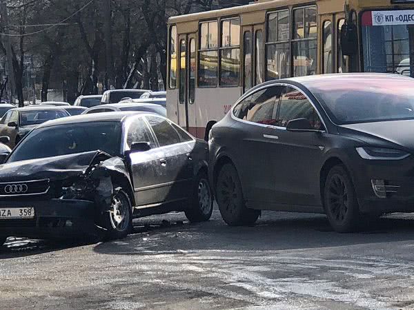 На Фонтанской дороге столкнулись две иномарки (фото)