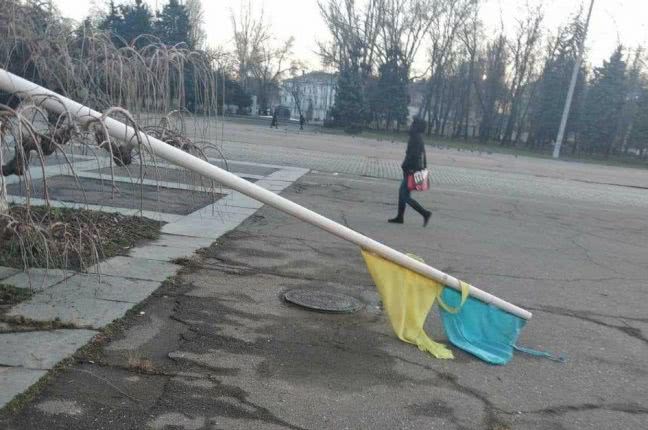 В Одессе на Куликовом поле рухнул Государственный флаг (фото)