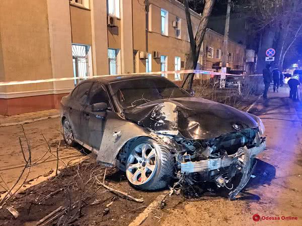 На Пересыпи произошло разрушительное ДТП. Опубликовано видео момента аварии