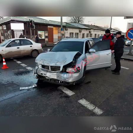В Одессе в ДТП попала пожарная машина (видео)