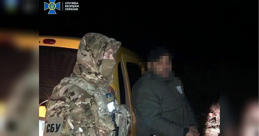Вымогали килограмм золота и 10 тысяч долларов: в Одессе бандиты шантажировали супружескую пару