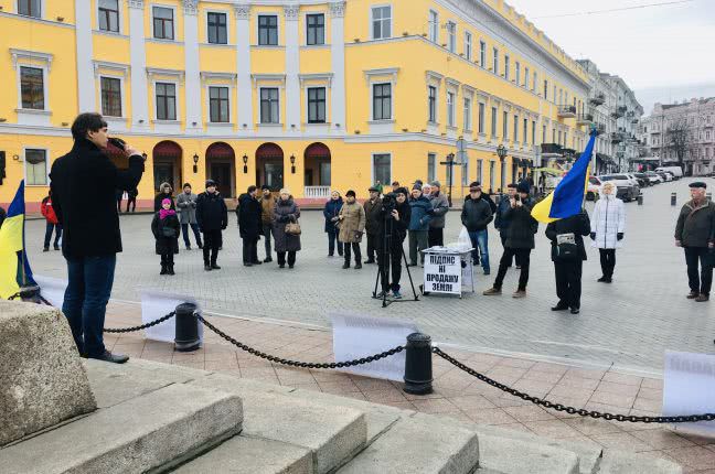 У памятника Дюку протестовали против продажи земли