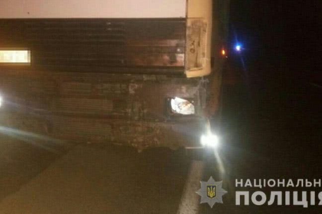 На трассе Одесса-Киев под колесами грузовика погиб 64-летний пешеход