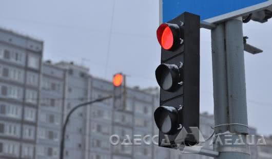 Вниманию водителей: на оживленном перекрестке в центре Одессы не работает светофор