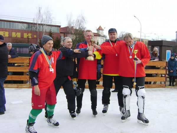 Ветераны Измаильского пограничного отряда приняли участие в хоккейном чемпионате (фото)