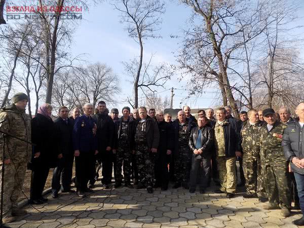 Одесская область: в поселке Захаровка минутой молчания почтили память о павших героях